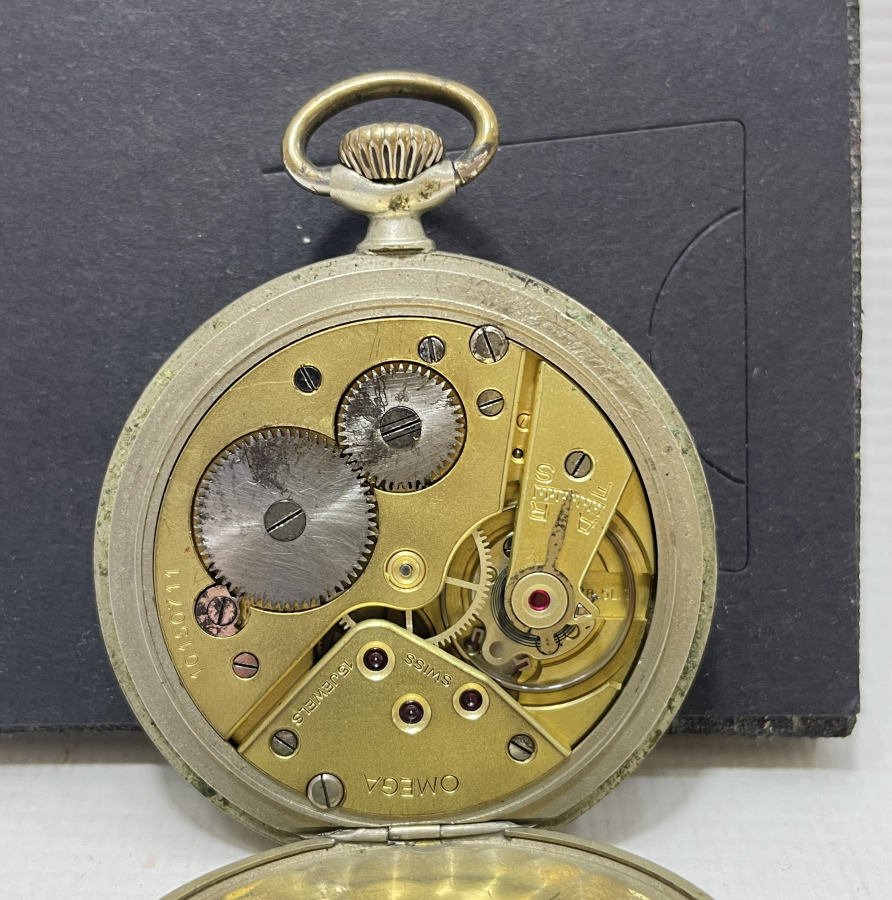 TEPEDEN KURMALI OMEGA MARKA ANTİKA KURMALI CEP SAATİ