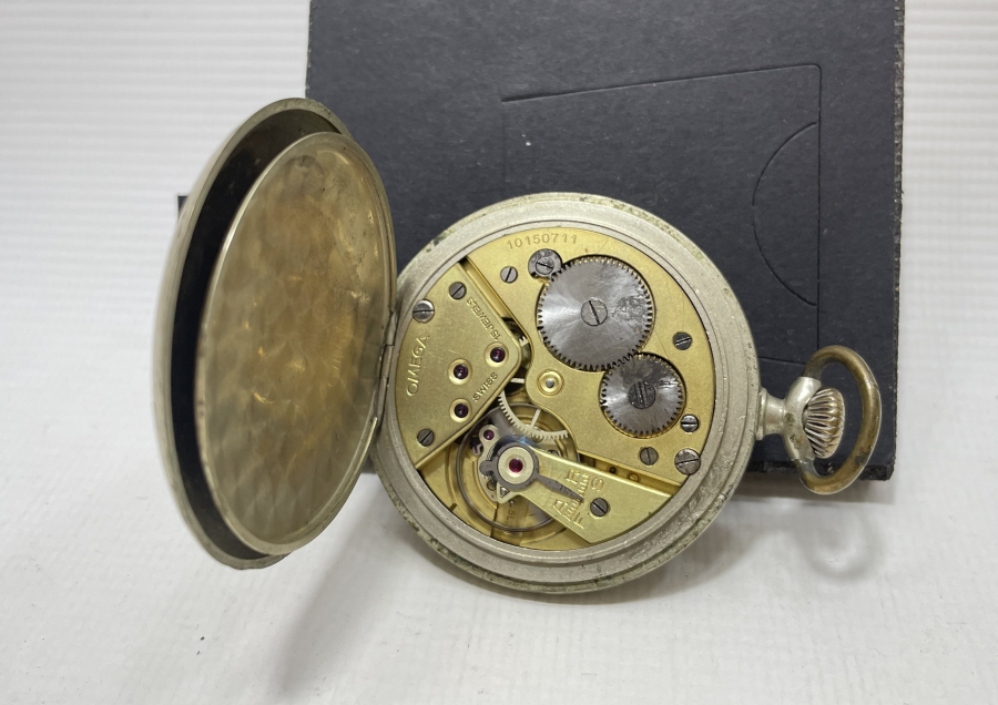 TEPEDEN KURMALI OMEGA MARKA ANTİKA KURMALI CEP SAATİ