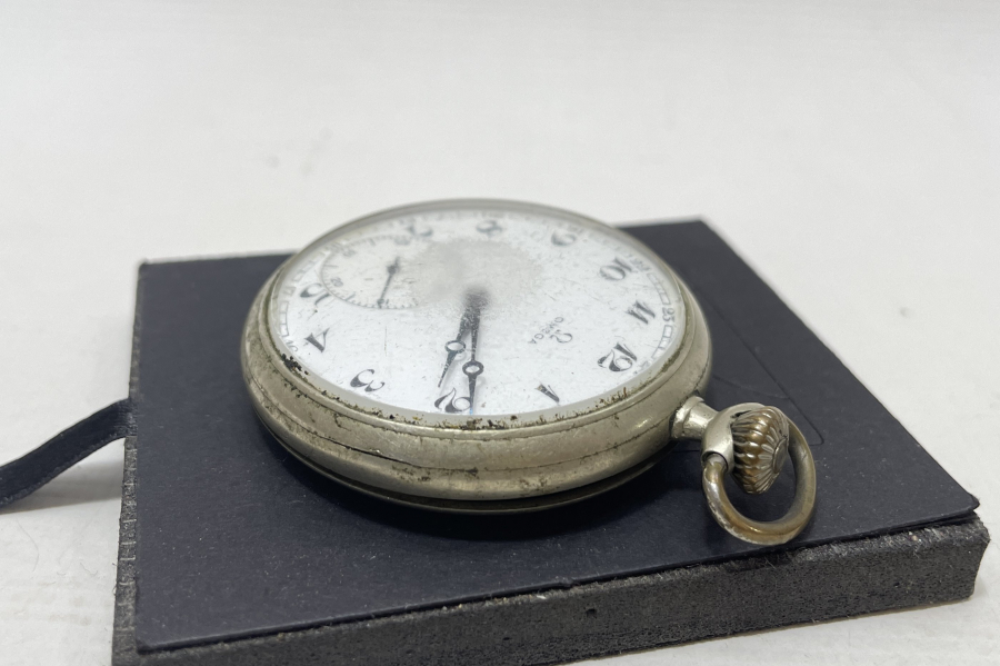 TEPEDEN KURMALI OMEGA MARKA ANTİKA KURMALI CEP SAATİ