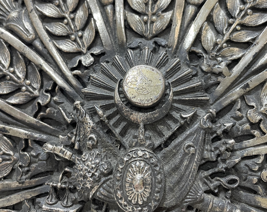 ÜZERİNDE OSMANLI DEVLET ARMASI BULUNAN BÜYÜK BOY DUVAR AYNASI