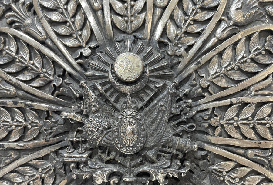 ÜZERİNDE OSMANLI DEVLET ARMASI BULUNAN BÜYÜK BOY DUVAR AYNASI