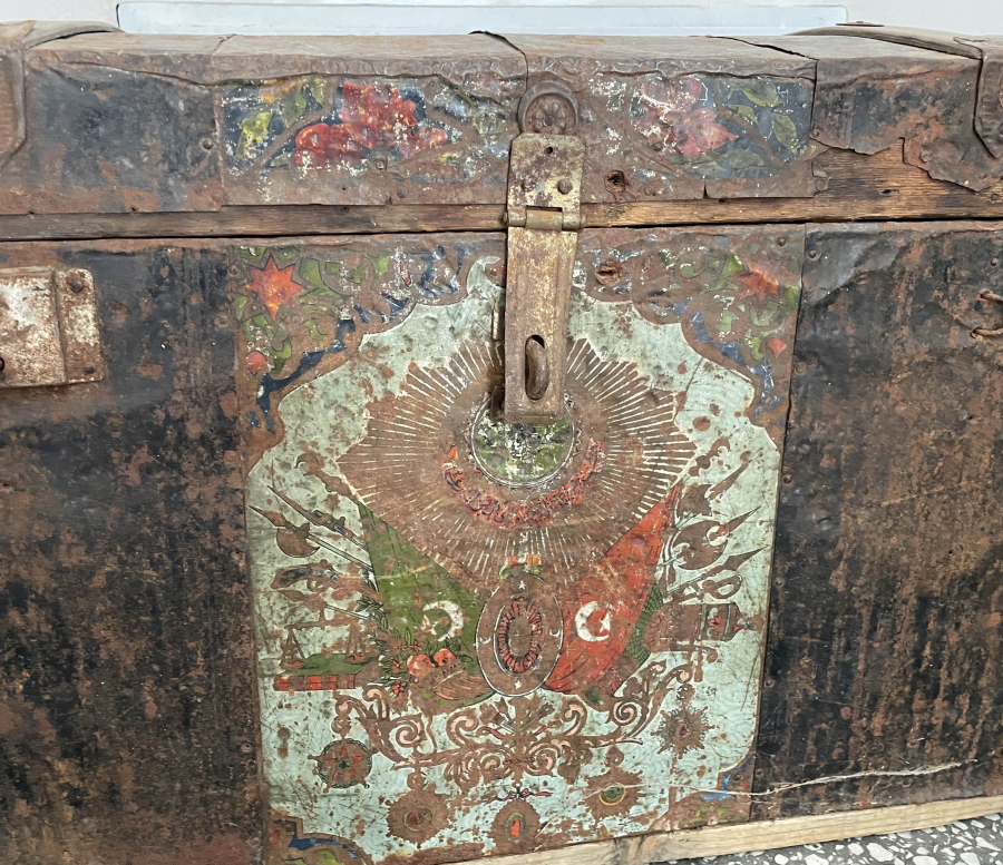 ÜZERİNDE OSMANLI DEVLET ARMASI BULUNAN GELİN SANDIĞI