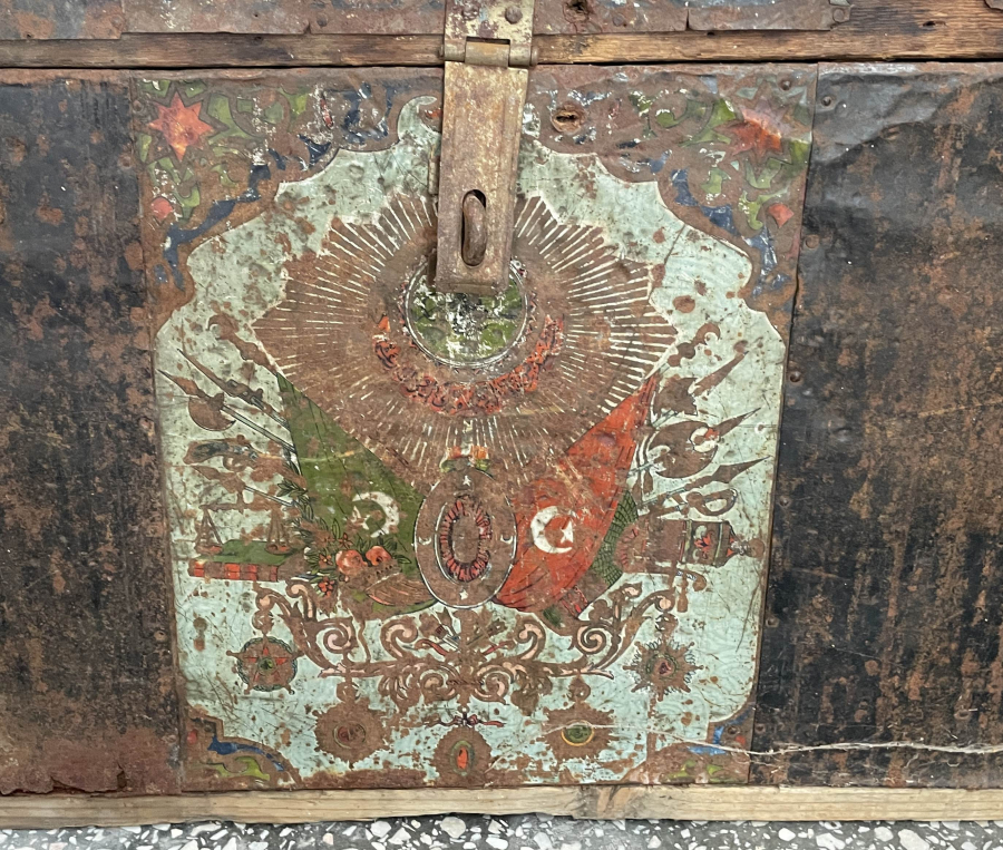 ÜZERİNDE OSMANLI DEVLET ARMASI BULUNAN GELİN SANDIĞI