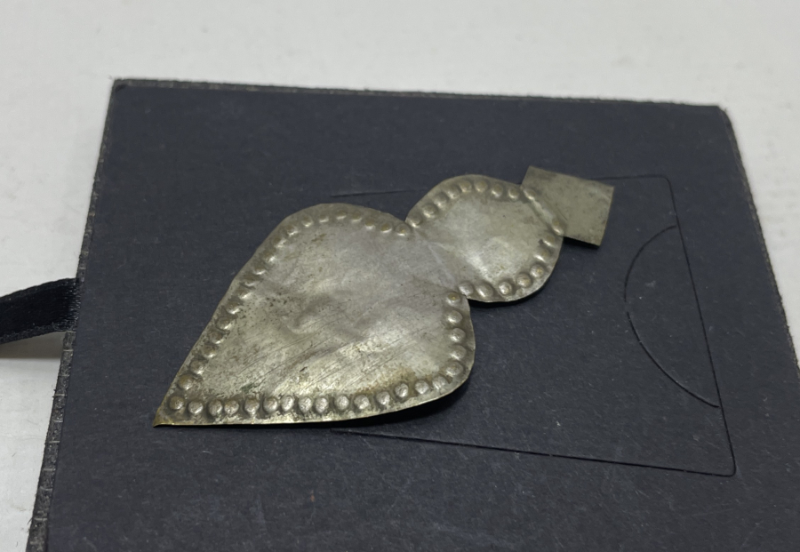 OSMANLI DÖNEMİ KALKAN FORMUNDA RUM İŞİ GÜMÜŞ ADAKLIK