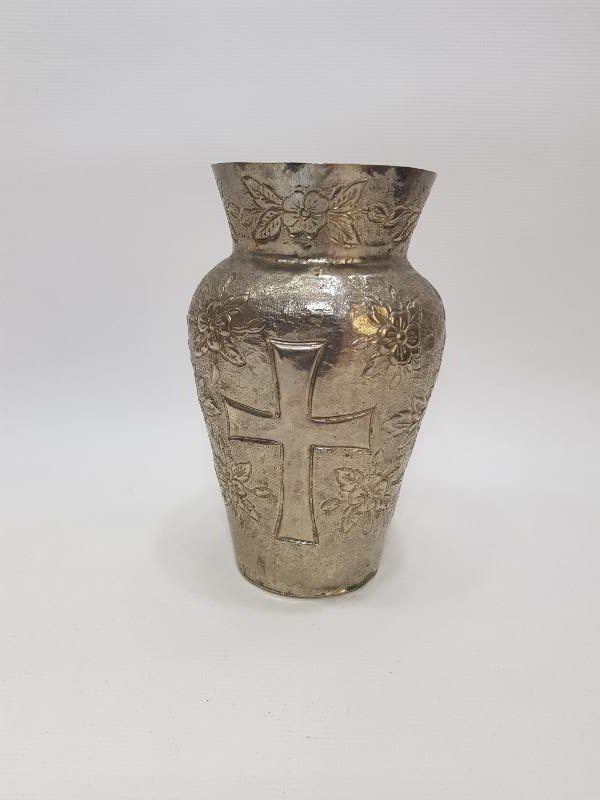 ANTİKA GÜMÜŞ KAPLAMA HAÇLI VAZO