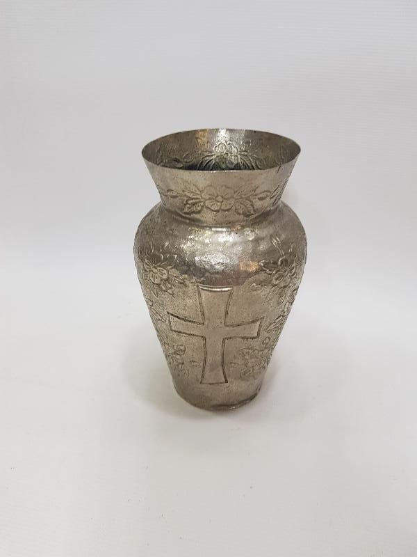 ANTİKA GÜMÜŞ KAPLAMA HAÇLI VAZO