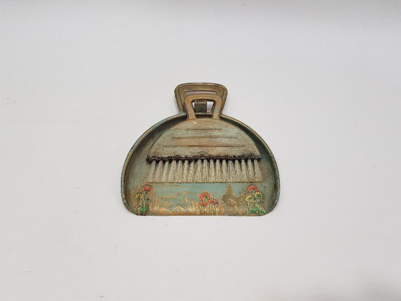 SANATÇI İMZALI ANTİKA PAPIER MACHE OYUNCAK MASA SÜPÜRGESİ VE FARAŞI