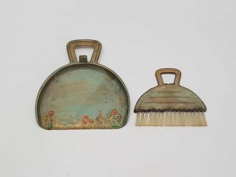 SANATÇI İMZALI ANTİKA PAPIER MACHE OYUNCAK MASA SÜPÜRGESİ VE FARAŞI