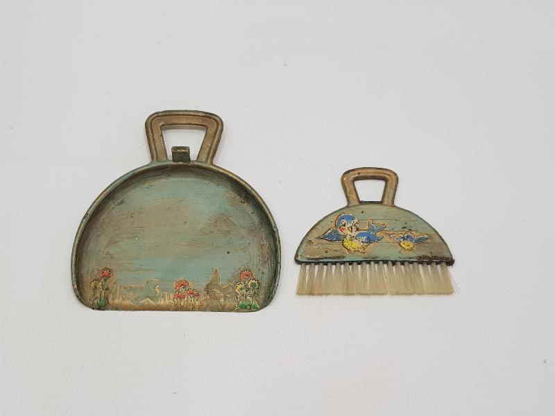 SANATÇI İMZALI ANTİKA PAPIER MACHE OYUNCAK MASA SÜPÜRGESİ VE FARAŞI