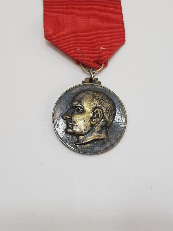 ATATÜRK VE BAYRAK TEMALI NADİR MADALYA