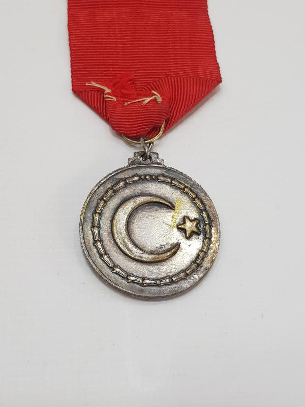 ATATÜRK VE BAYRAK TEMALI NADİR MADALYA