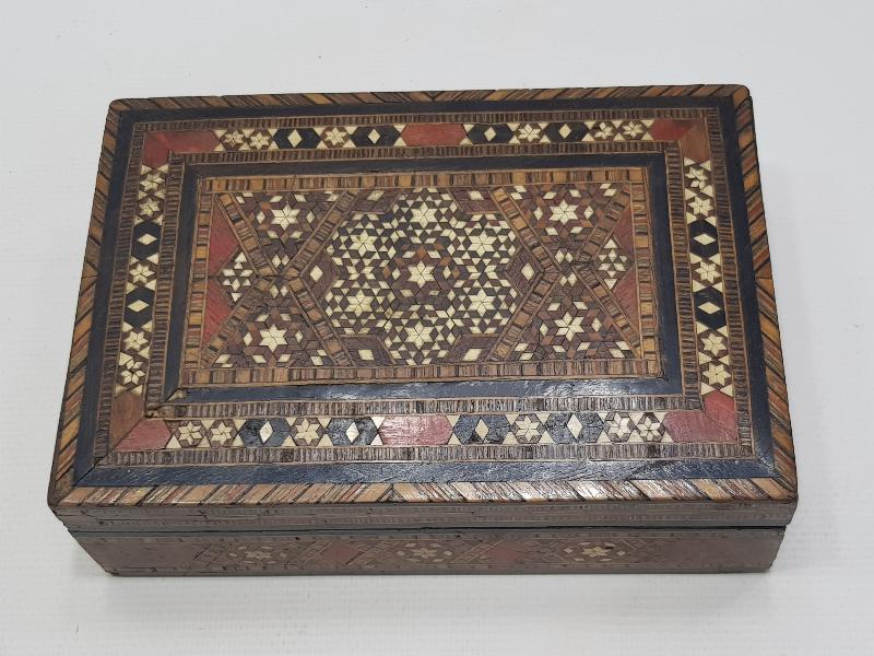 OSMANLI DÖNEMİ MARKÜTERİ İŞÇİLİKLİ AHŞAP KUTU