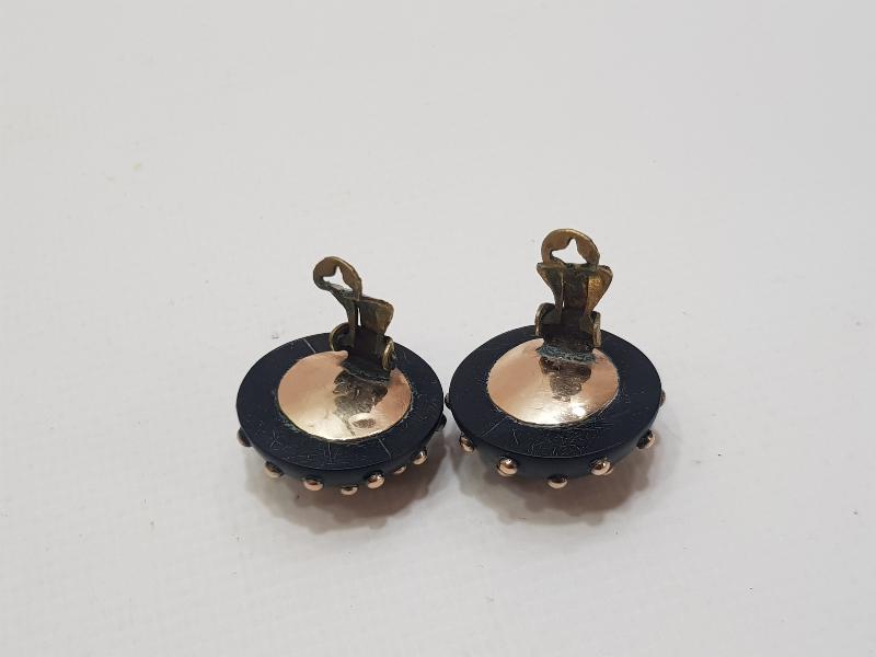 ANTİKA ALTIN NOKTALARLA BEZELİ OLTU TAŞLI KÜPE