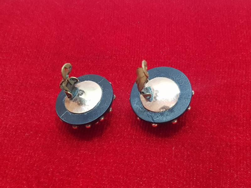 ANTİKA ALTIN NOKTALARLA BEZELİ OLTU TAŞLI KÜPE