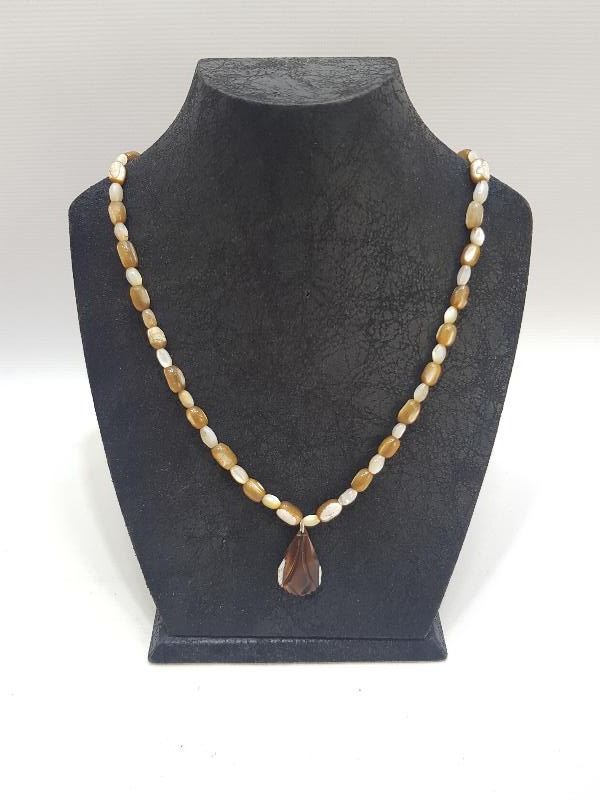 ANTİKA ÇOK NADİR KAHVERENGİ BEYAZ SEDEF KOLYE