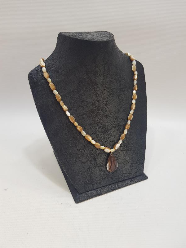 ANTİKA ÇOK NADİR KAHVERENGİ BEYAZ SEDEF KOLYE