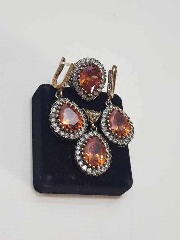 DOĞAL TAŞLARLA SÜSLÜ GÜMÜŞ TAKI SETİ