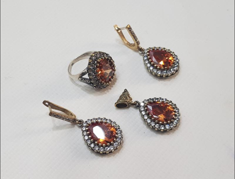 DOĞAL TAŞLARLA SÜSLÜ GÜMÜŞ TAKI SETİ