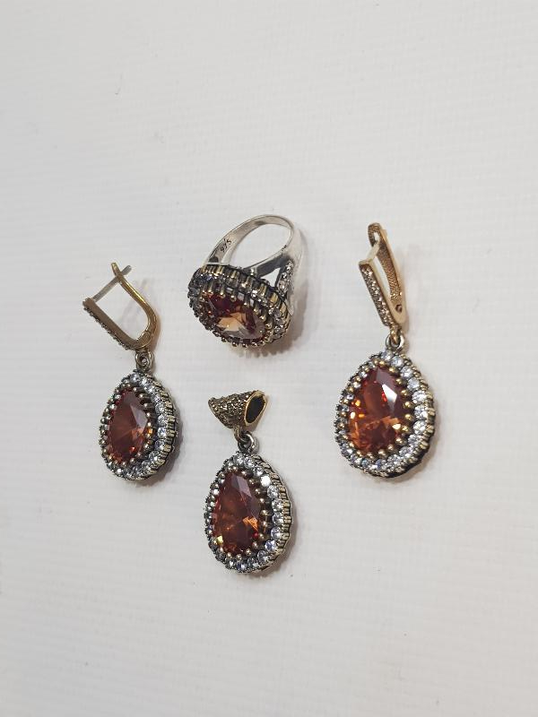 DOĞAL TAŞLARLA SÜSLÜ GÜMÜŞ TAKI SETİ