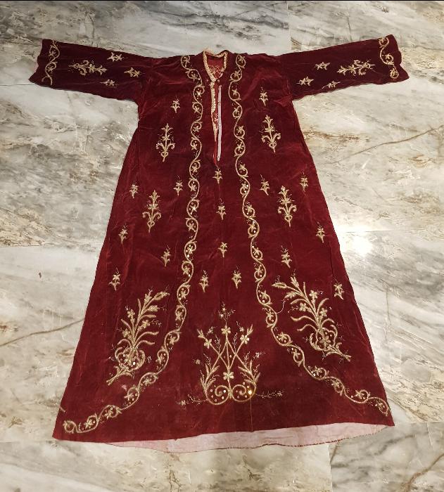 OSMANLI DÖNEMİ ALTIN SIRMA İŞLEMELİ KADİFE BİNDALLI ELBİSE