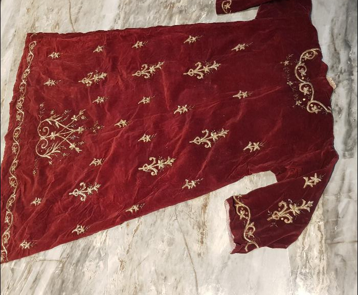 OSMANLI DÖNEMİ ALTIN SIRMA İŞLEMELİ KADİFE BİNDALLI ELBİSE