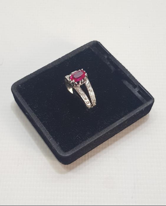 YAKUT TAŞLI PIRLANTA YÜZÜK