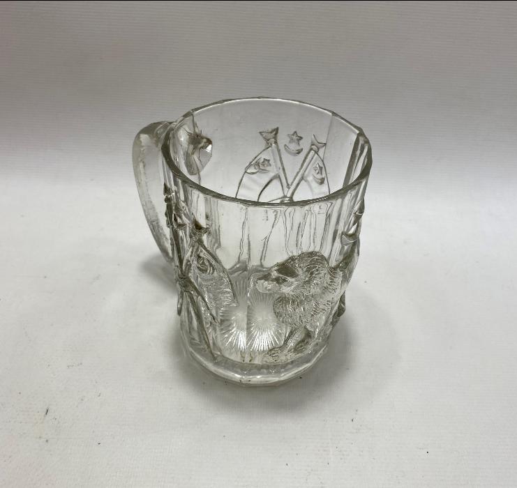 OSMANLI DÖNEMİ AY YILDIZLI BAYRAK VE ASLAN KABARTMA RESİMLİ BİRA BARDAĞI