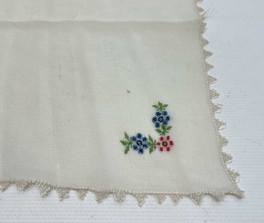 OSMANLI DÖNEMİ ÜZERİ MEŞRUTİYET ARMALI VE OSMANLICA YAZILI İPEK MENDİL