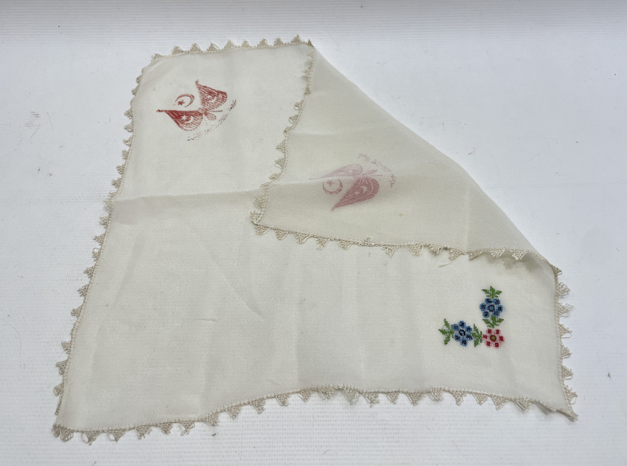 OSMANLI DÖNEMİ ÜZERİ MEŞRUTİYET ARMALI VE OSMANLICA YAZILI İPEK MENDİL
