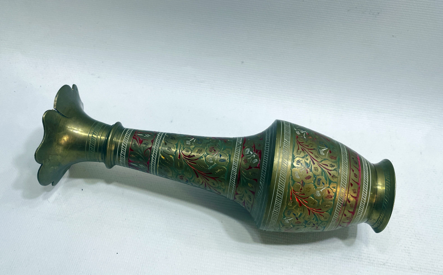 ÜZERİ KALEM VE MİNE İŞÇİLİKLİ ANTİKA VAZO