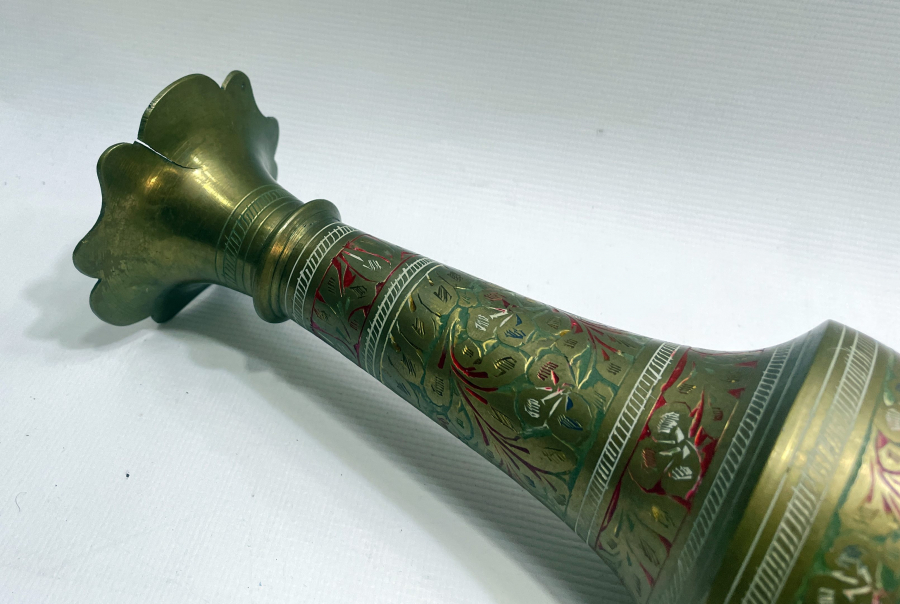 ÜZERİ KALEM VE MİNE İŞÇİLİKLİ ANTİKA VAZO