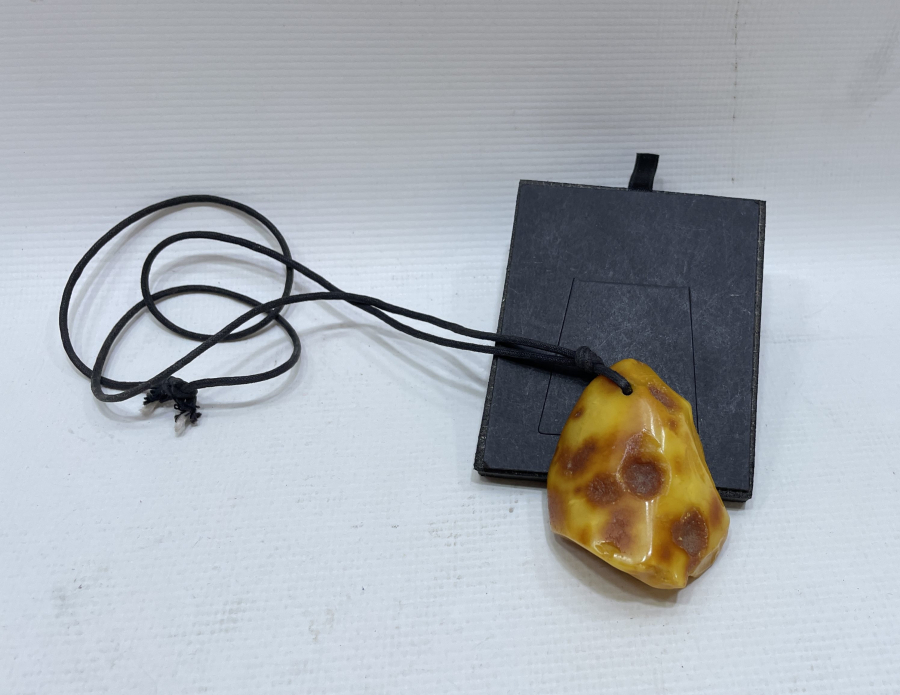 DOĞAL KEHRİBARDAN YAPILMIŞ KOLYE - KAYA DAMLA KÜTLE KOLYE