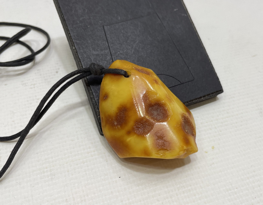 DOĞAL KEHRİBARDAN YAPILMIŞ KOLYE - KAYA DAMLA KÜTLE KOLYE