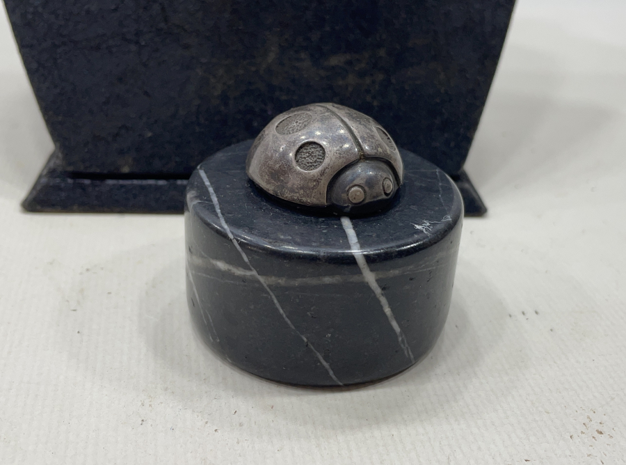 GÜMÜŞ VE MERMERDEN YAPILMIŞ AKBANK KAĞIT AĞIRLIĞI