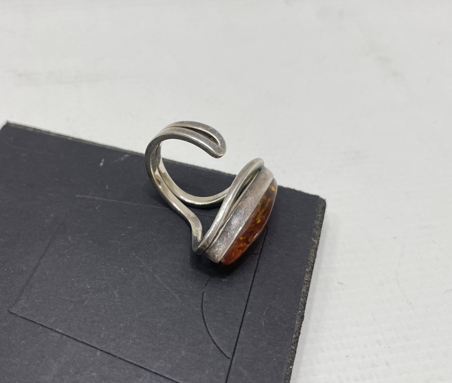 İÇİ FOSİLLİ ÖZEL YAPIM DAMLA KEHRİBAR YÜZÜK