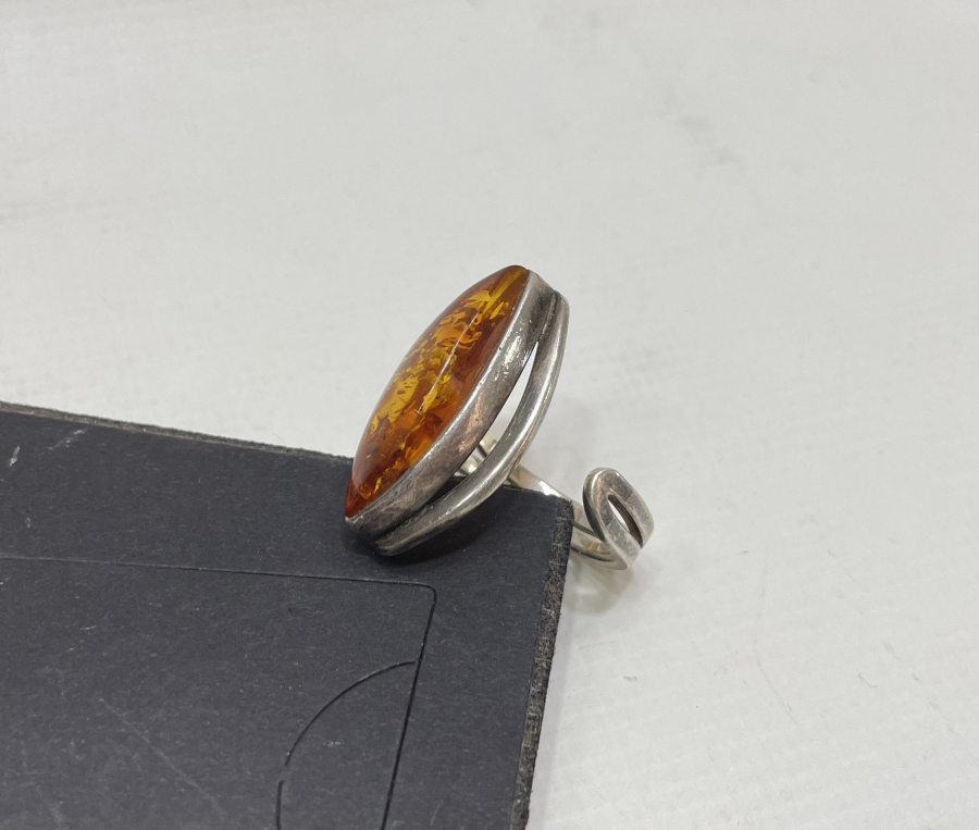 İÇİ FOSİLLİ ÖZEL YAPIM DAMLA KEHRİBAR YÜZÜK