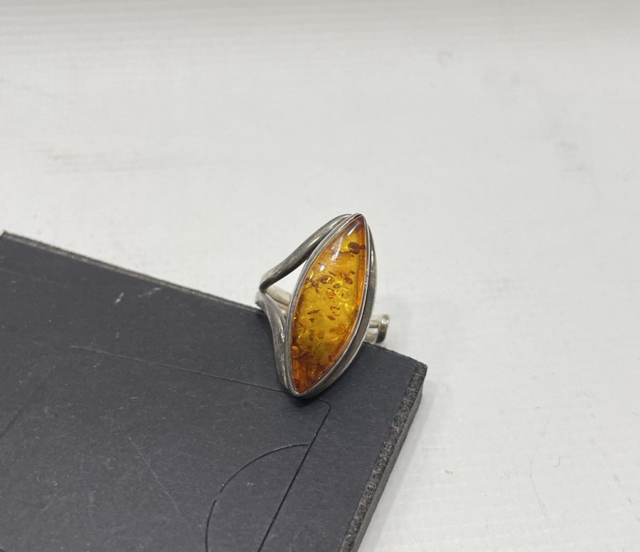 İÇİ FOSİLLİ ÖZEL YAPIM DAMLA KEHRİBAR YÜZÜK