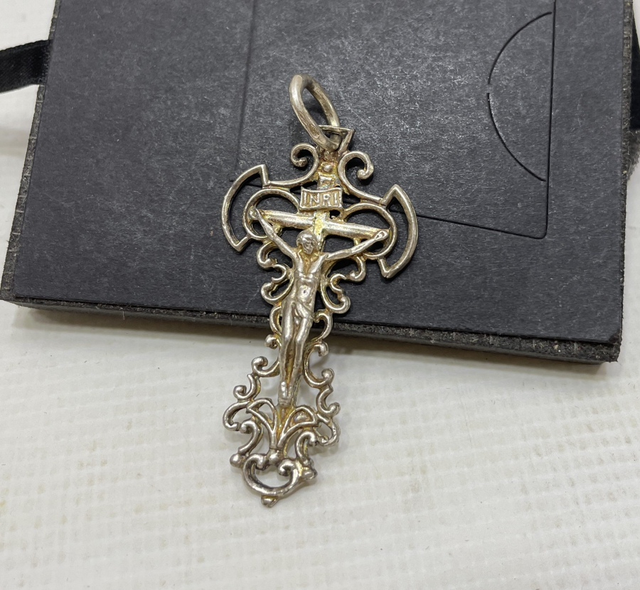 KABARTMA İŞÇİLİKLİ ANTİKA GÜMÜŞ HAÇ