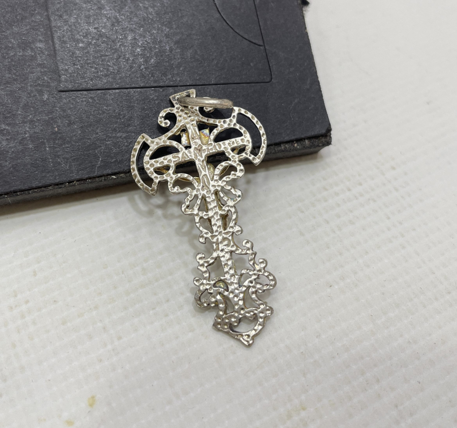 KABARTMA İŞÇİLİKLİ ANTİKA GÜMÜŞ HAÇ