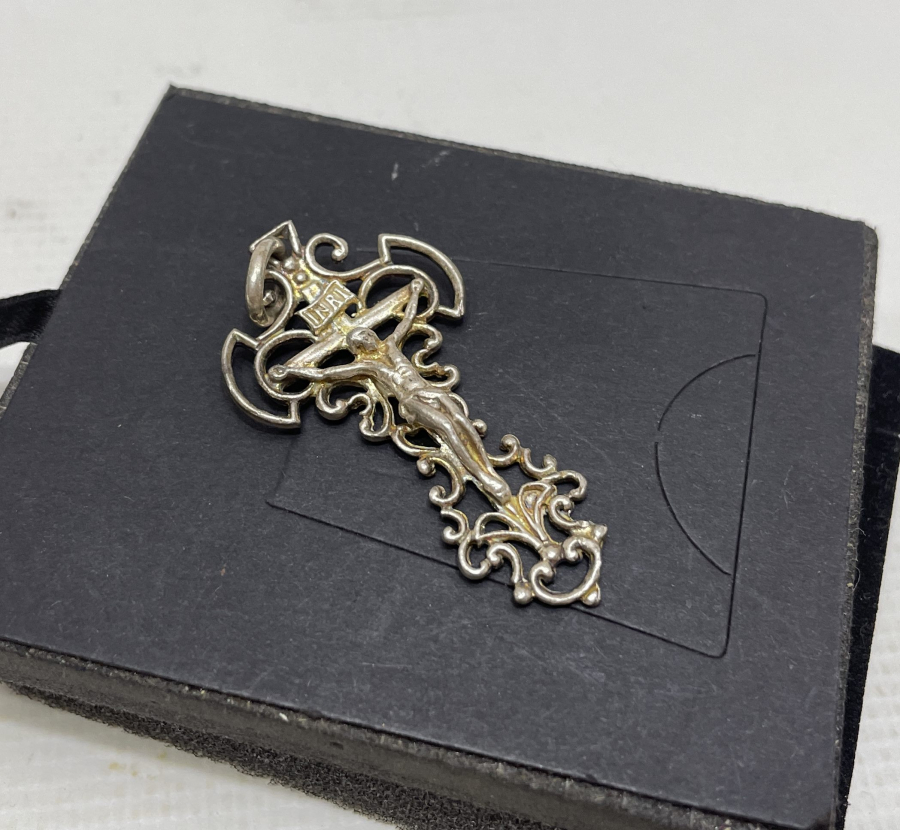 KABARTMA İŞÇİLİKLİ ANTİKA GÜMÜŞ HAÇ