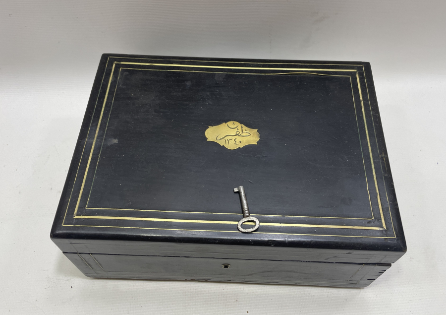 ORJİNAL ANAHTARIYLA ÜZERİ OSMANLICA YAZILI NADİR KİLİTLİ KUTU