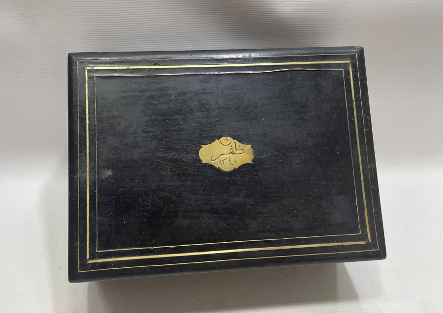 ORJİNAL ANAHTARIYLA ÜZERİ OSMANLICA YAZILI NADİR KİLİTLİ KUTU