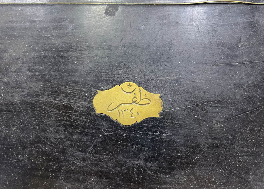 ORJİNAL ANAHTARIYLA ÜZERİ OSMANLICA YAZILI NADİR KİLİTLİ KUTU