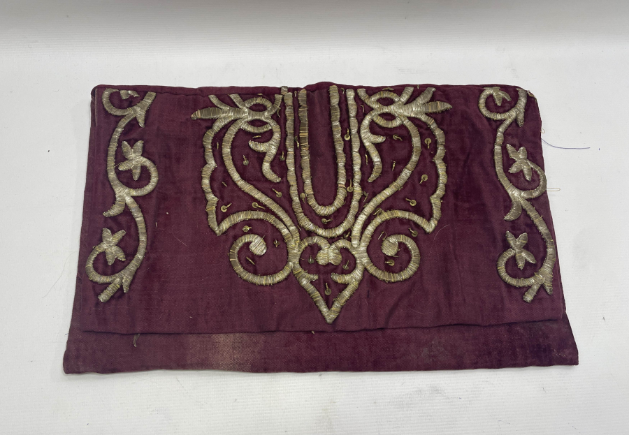OSMANLI DÖNEMİ KADİFE ÜZERİ SIRMA İŞÇİLİKLİ KUR'AN -I KERİM KABI