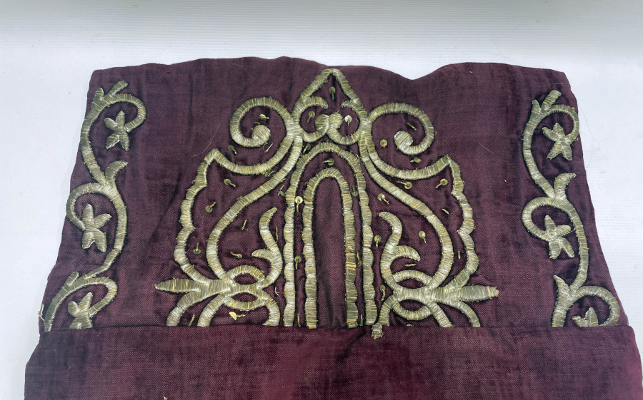 OSMANLI DÖNEMİ KADİFE ÜZERİ SIRMA İŞÇİLİKLİ KUR'AN -I KERİM KABI