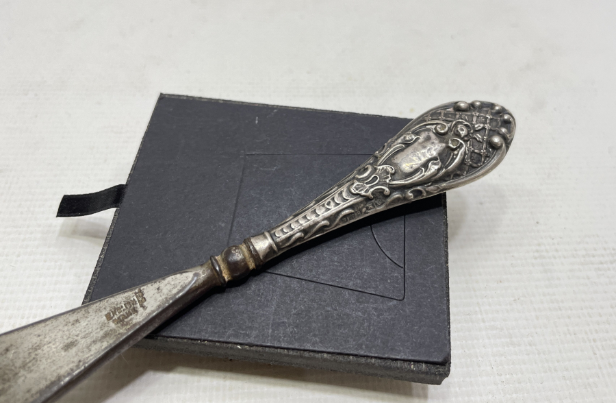 1900 BAŞLAR GÜMÜŞ AYAKKABI ÇEKECEĞİ - KERATA