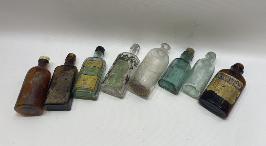 ECZACILIK TARİHİ - ANTİKA CAM İLAÇ ŞİŞESİ LOTU