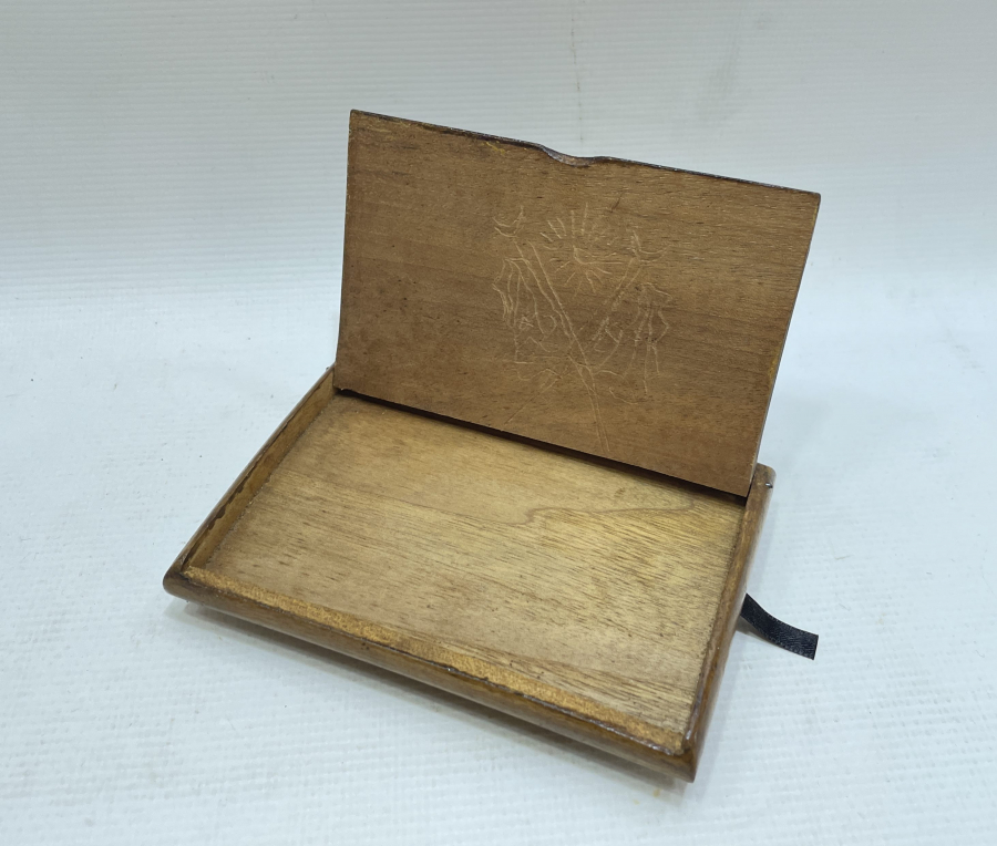 İÇİNDE MEŞRUTİYET SANCAĞI BULUNAN OSMANLI DÖNEMİ RUM İŞİ TÜTÜN TABAKASI