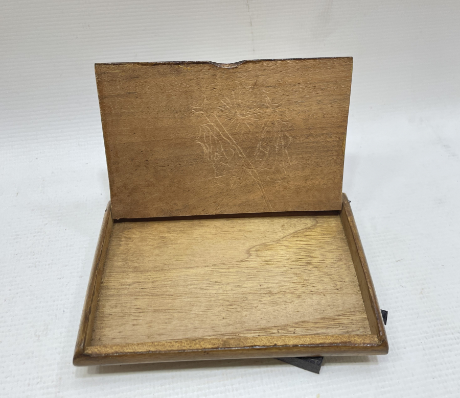 İÇİNDE MEŞRUTİYET SANCAĞI BULUNAN OSMANLI DÖNEMİ RUM İŞİ TÜTÜN TABAKASI