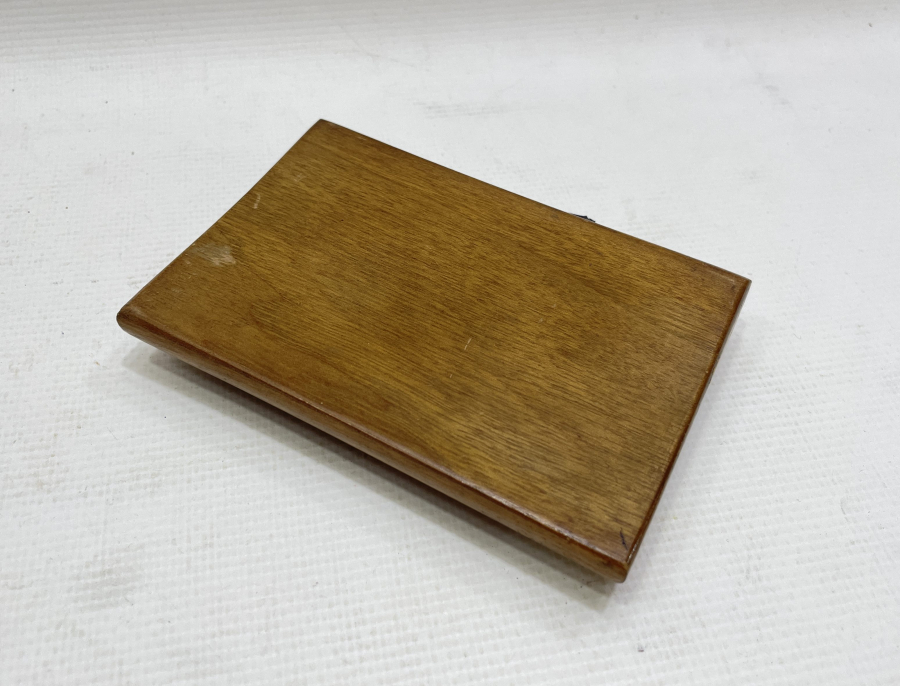 İÇİNDE MEŞRUTİYET SANCAĞI BULUNAN OSMANLI DÖNEMİ RUM İŞİ TÜTÜN TABAKASI